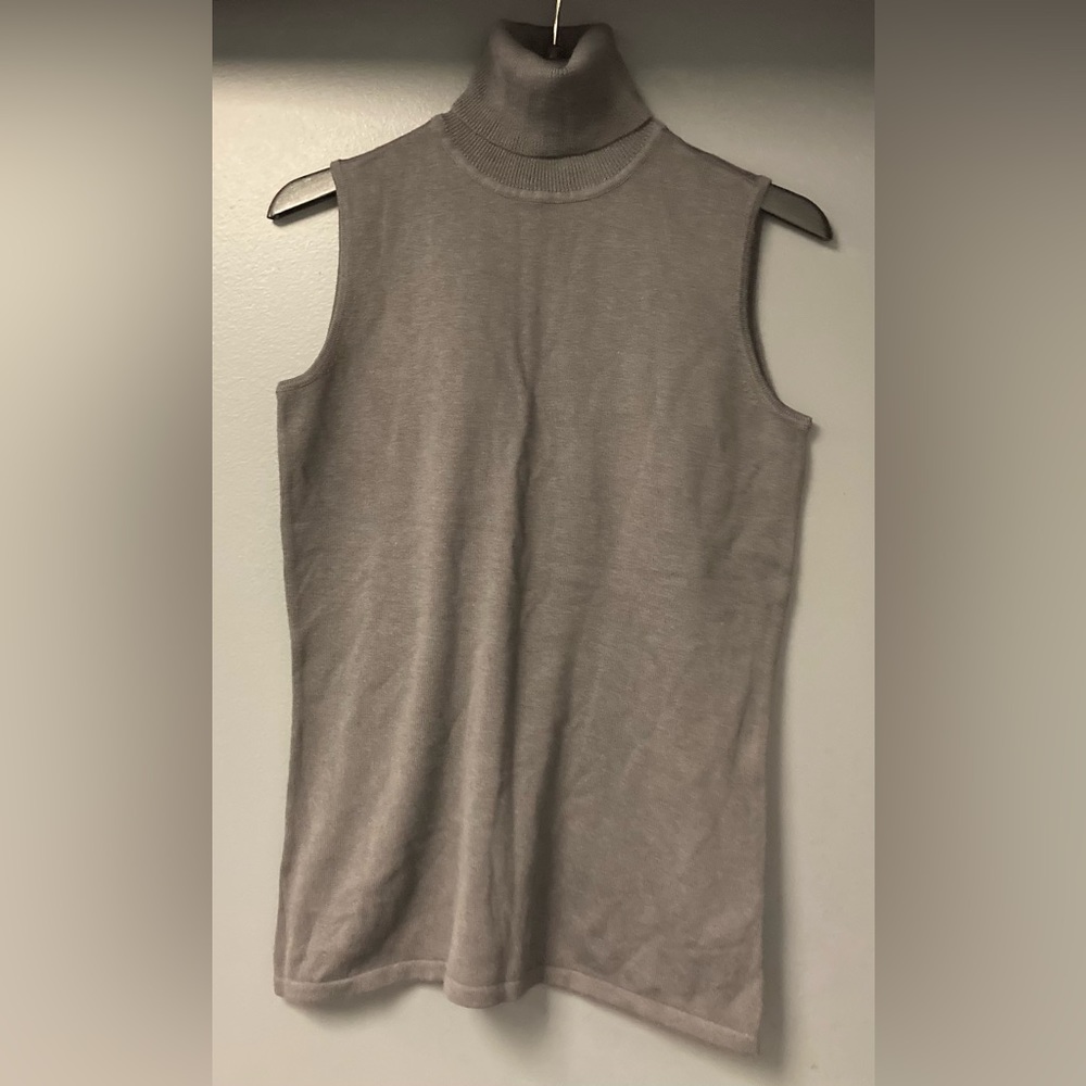 NWOT Joan Rivers gray turtleneck tank top, ideal for layering!
